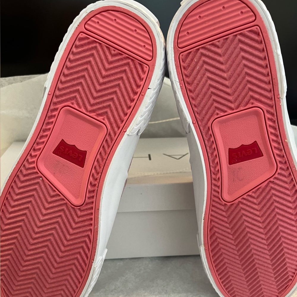 Levi's Women's Pink Patterned Sneakers Brand New - Picture 16 of 16